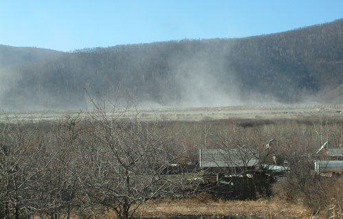 Пыль на хвостохранилище между Дальнегорском и Сержантово, декабрь 2007 г, автор фото: Петр Шаров