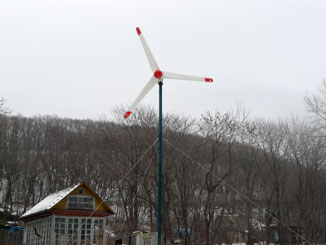 Тестовый ветряк (ветрогенератор в Приморском крае), мощностью 600 Вт, установленный ДВФЭЗ на дачном участке во Владивостоке. Ветряная энергия работает!